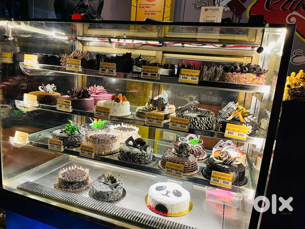 Cake display counter