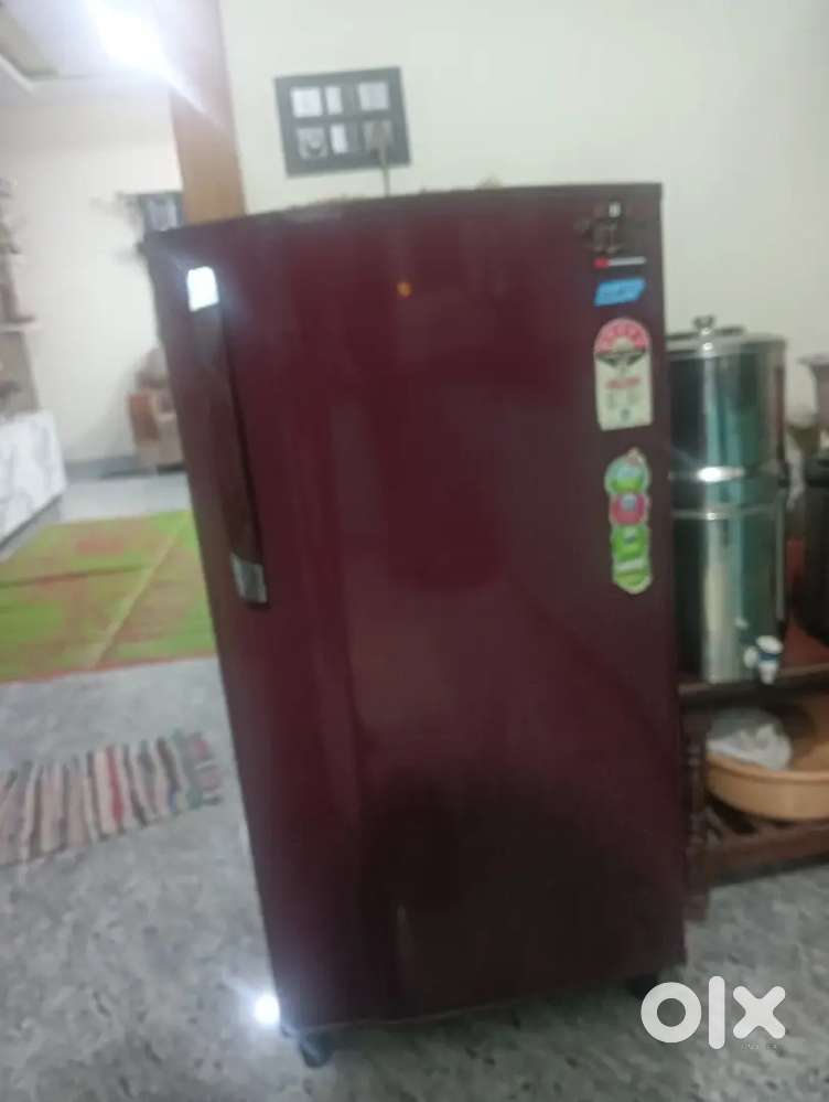 fridge is in good condition working