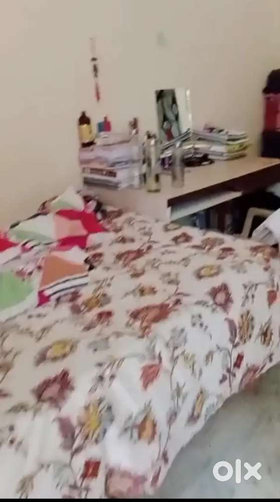 Urgently need female roommate or flatmate