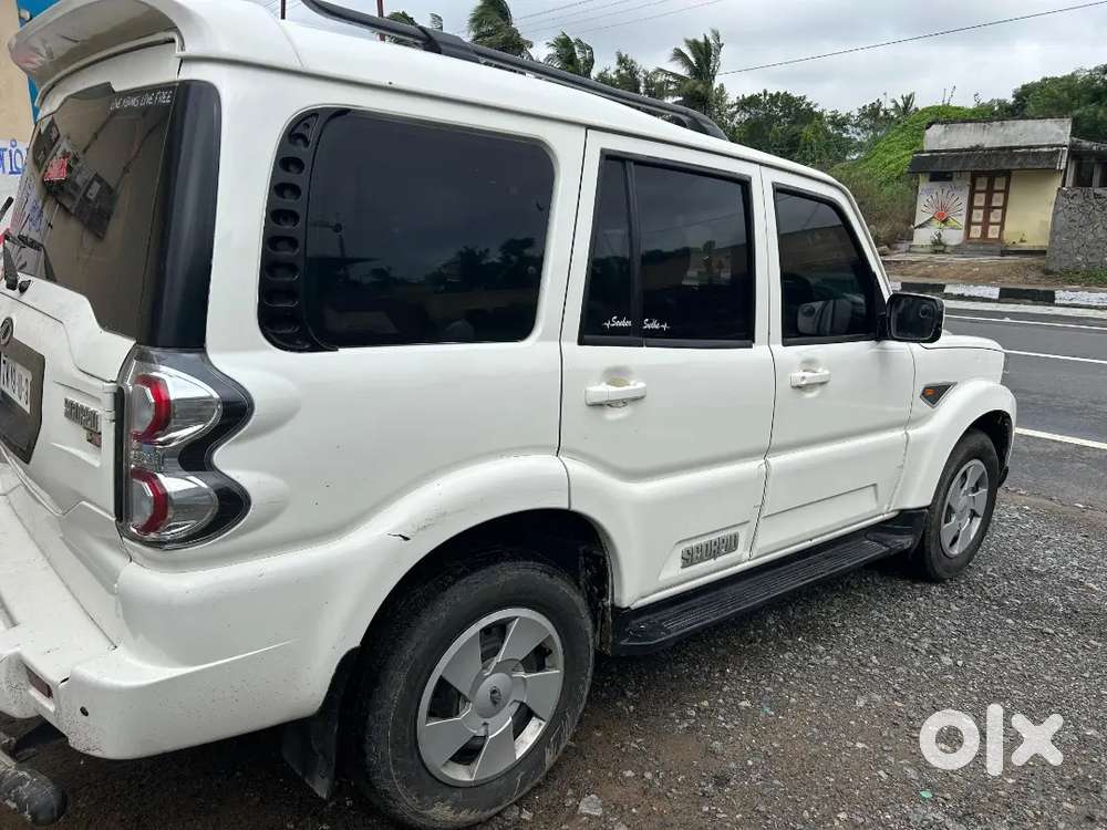 Mahindra Scorpio S6+