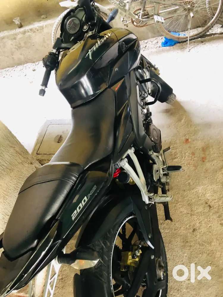 NS 200 showroom condition