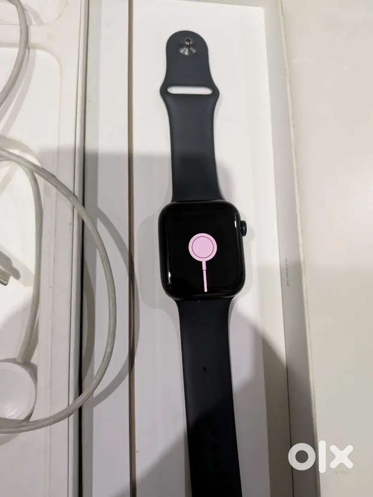 Apple smart watch series 8