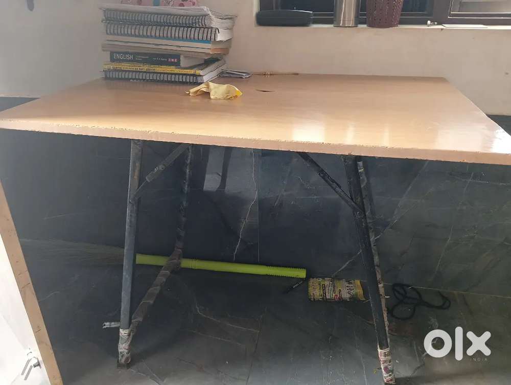 Study foldable table