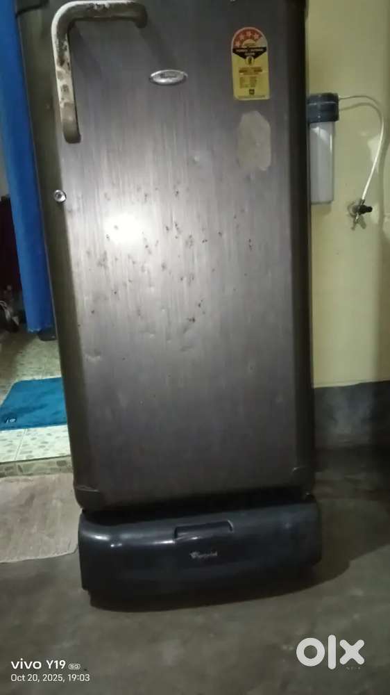 Whirlpool single door 4 star refrigerator