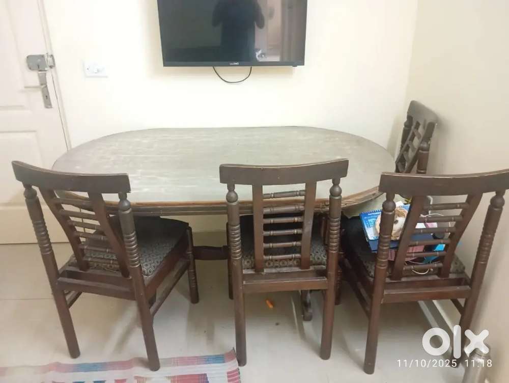 4 seater dining table