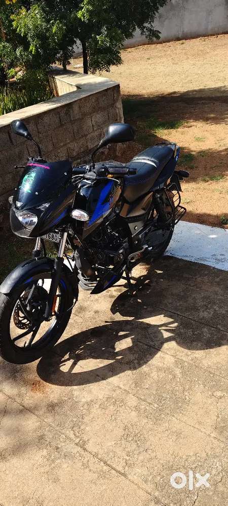 Bajajj pulsar 125 for sale single owner at neat condition