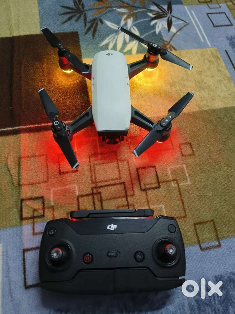 Dji spark combo pack drone