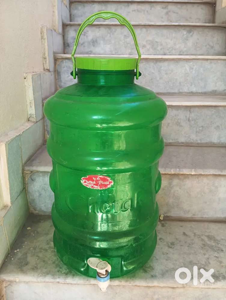 10 litres water can
