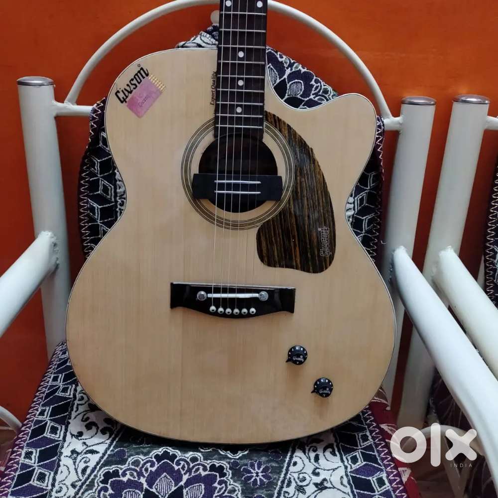 Givson Semi Acoustic Guitar with Bag & Accessories