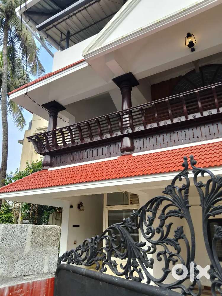 2 BHK FIRST FLOOR HOUSE FAMILY PALARIVATTOM THAMMANAM ROAD