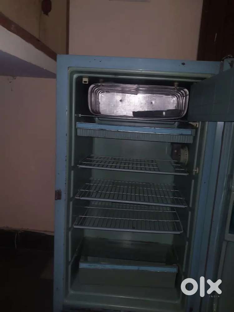 फ्रिज बढ़िया कंडीशन मे कीमत 4000