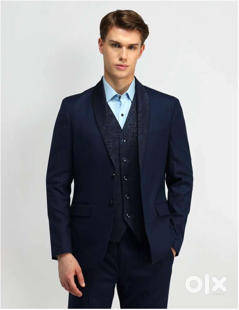 Arrow Self-Design Tailored Fit 3 piece Suit (Size: 42)