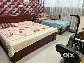 Furnished 10 rooms cum 2000sqft hall for rent ,first floor,