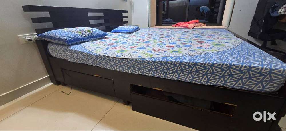 King size bed with 8 inch mint condition mattress