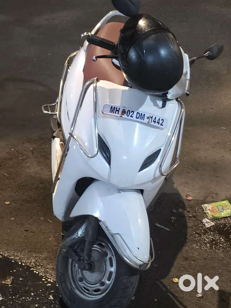 Ghatkopar East scooty activa good condition 2nd owner paper all clear