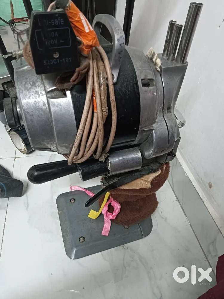 Kapda cutting ki do machine condition is okay chhoti aur Badi