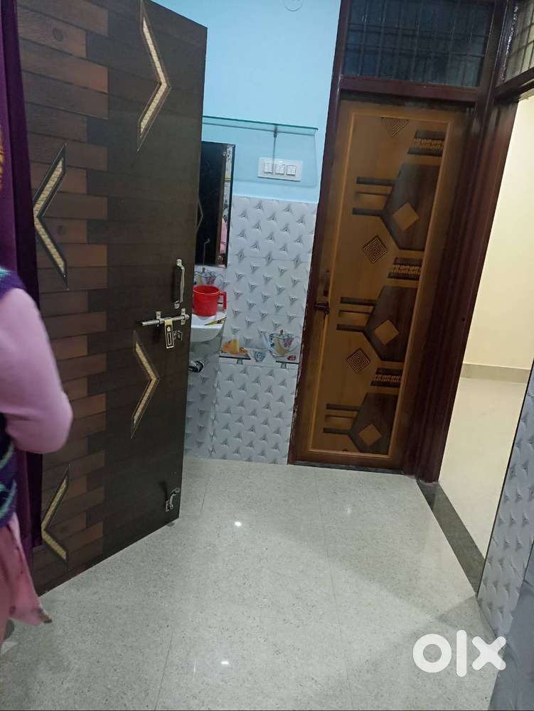 Semi furnished 2 bhk flat with modular kitchen. Need female flatmate.