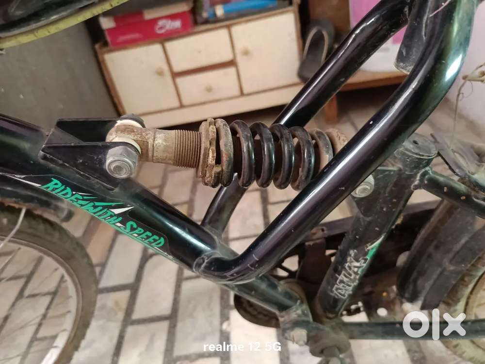 Ekdam new tyre lagaya hu lete time ekdam well maintained kara ke duga