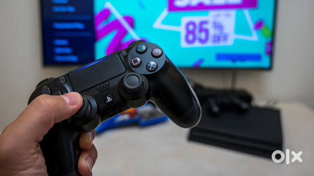 Ps4 slim 1tb console and joystick