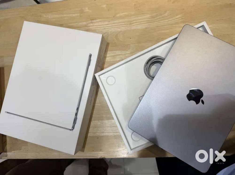 Apple MacBook Air M2 (8GB / 512GB SSD) Starlight  Excellent Condition