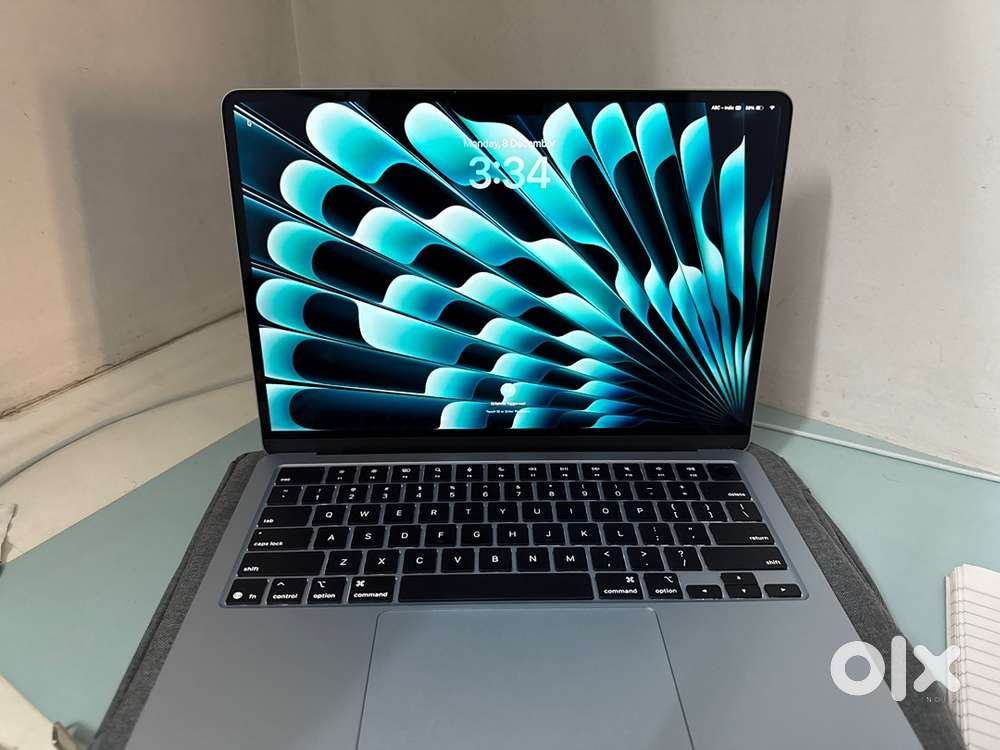 Macbook Air M4 base variant Mrp: 99000
