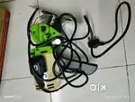 Cloth cutting machine