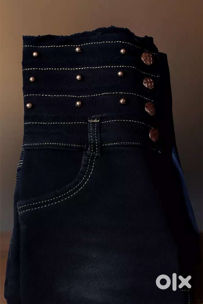 “Girls Jeans 28 नंबर – अच्छी कंडीशन में”