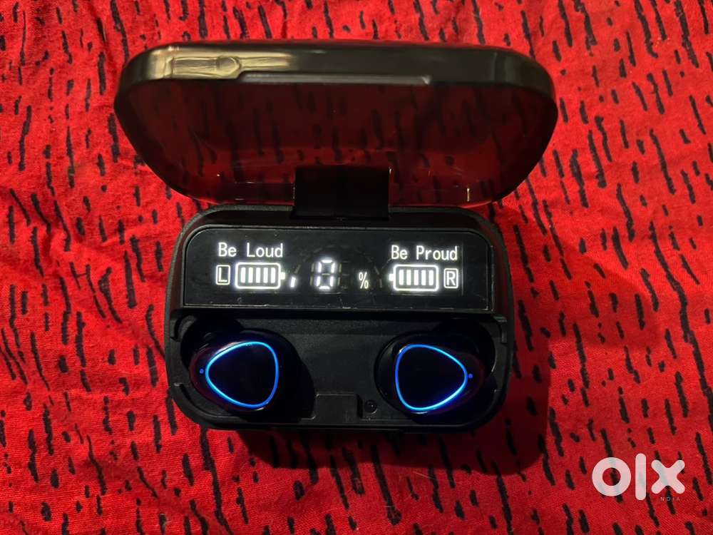 HEAR BUDS WITH LED DISPLAY