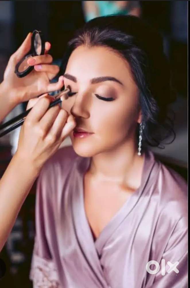I need have a freeland makeup artist