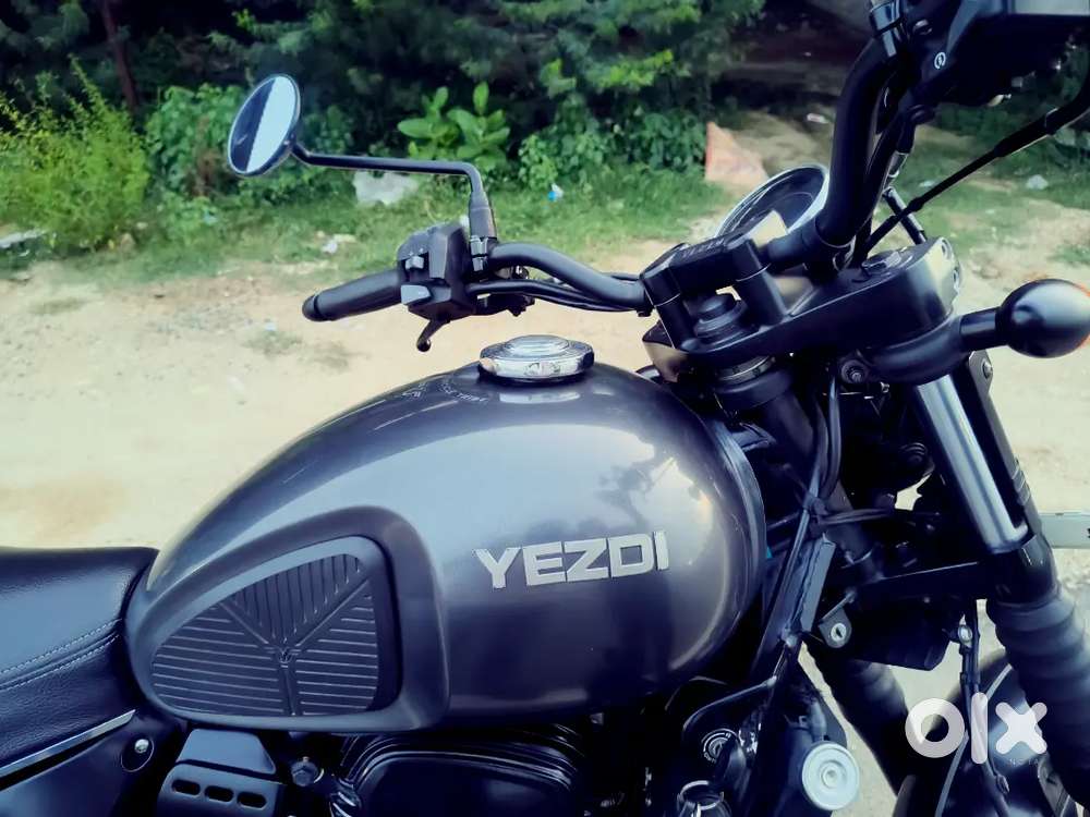 Brand : Yezdi, Model : Roadster, Year : 2022 March, Kilometer :16500