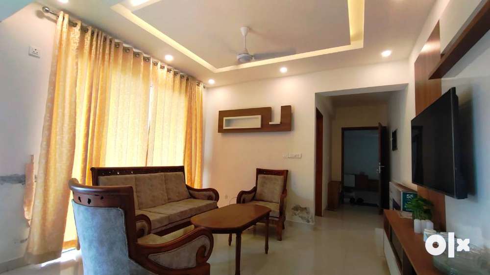 3BHK Luxurious Furnished Flat For Rent at KOWDIAR With 2 Car Parking.