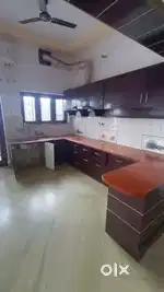 Independent 3bhk builder floor gms road without owner lift car parking