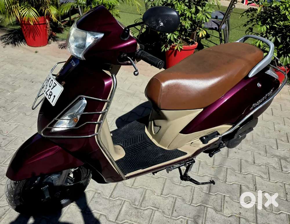 Tvs Jupiter in showroom condition first owner Lone facility available