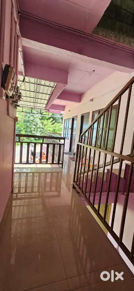 We are having 1 bhk, 2bhk, 3bhk, 5bhk  for rent purpos. Thiruvazhiyode