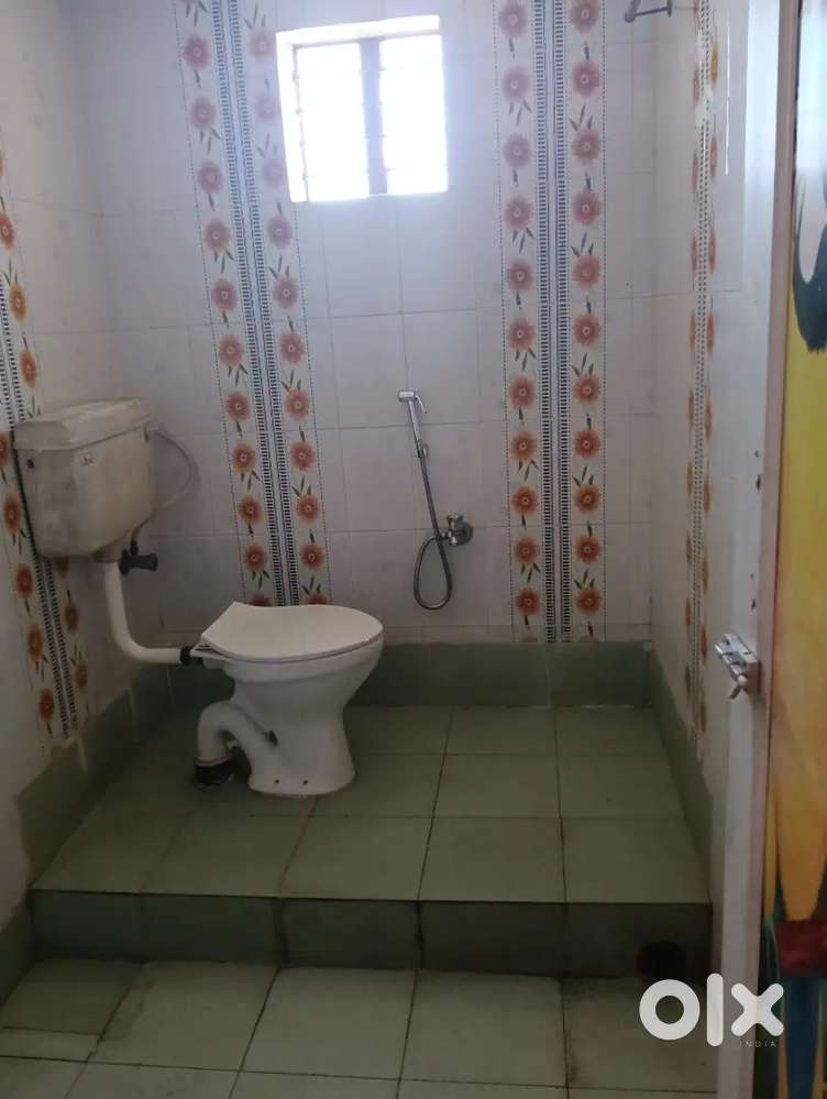 It's 2bhk + 1 bhk in 2nd floor house for rent in chend.