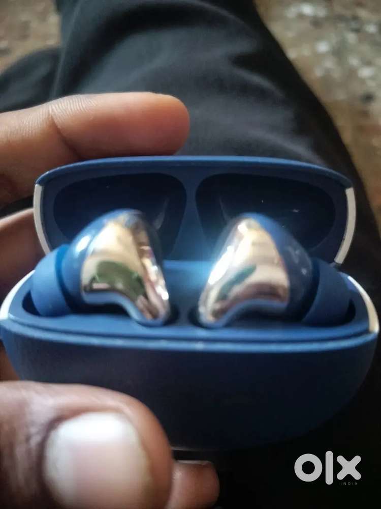 One plus original buds all good condition