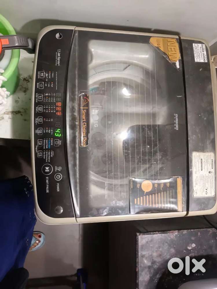 LG washing machine in working and good condition.