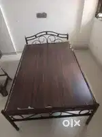 IRON BED WITH WOODEN SHEET 4 × 6