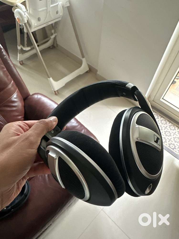 Sony and Sennhieiser headset with Tizum case