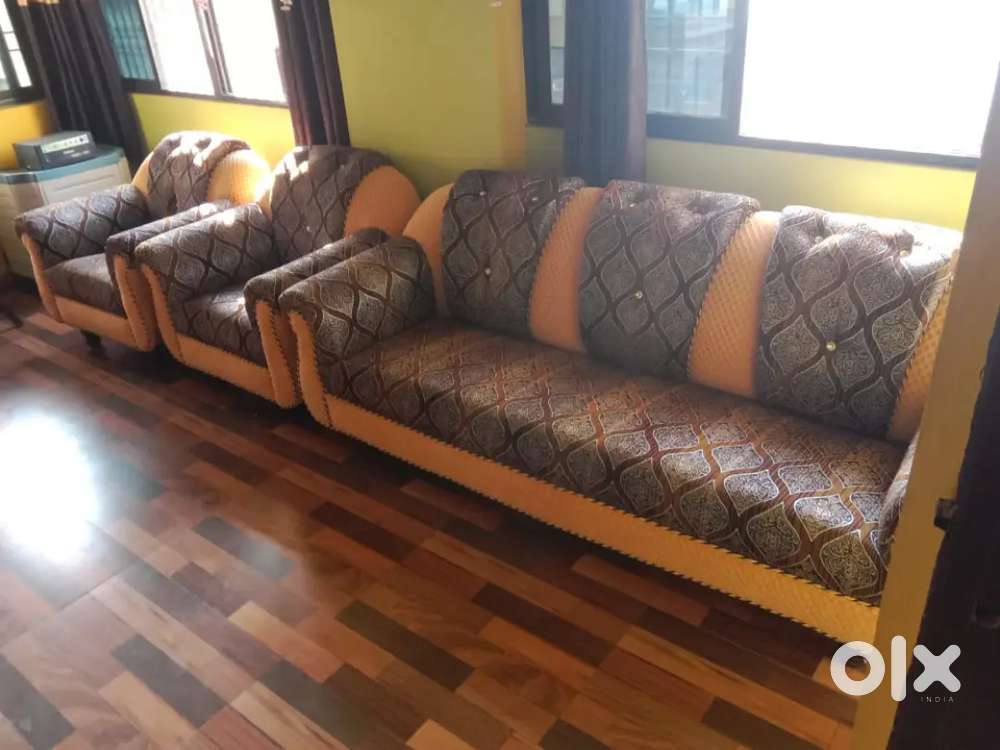 Sofa set for sell string. $15.000