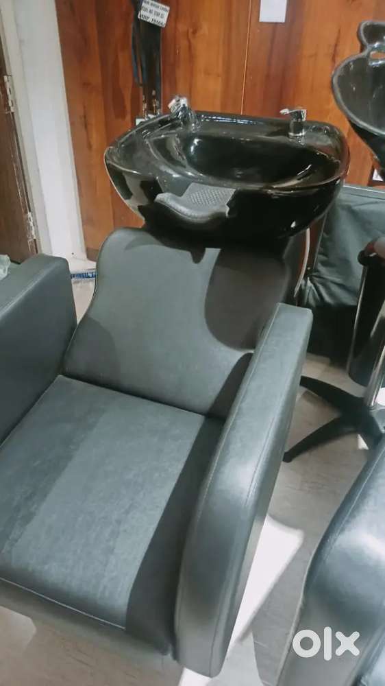 Beauty parlour furniture