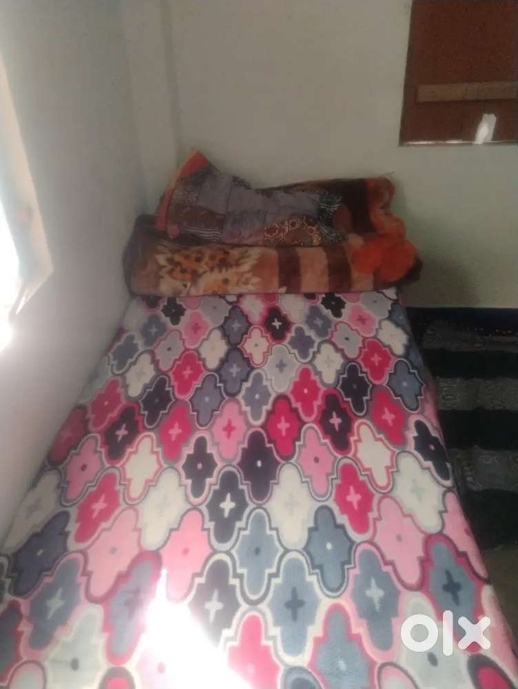 I want roommate only student