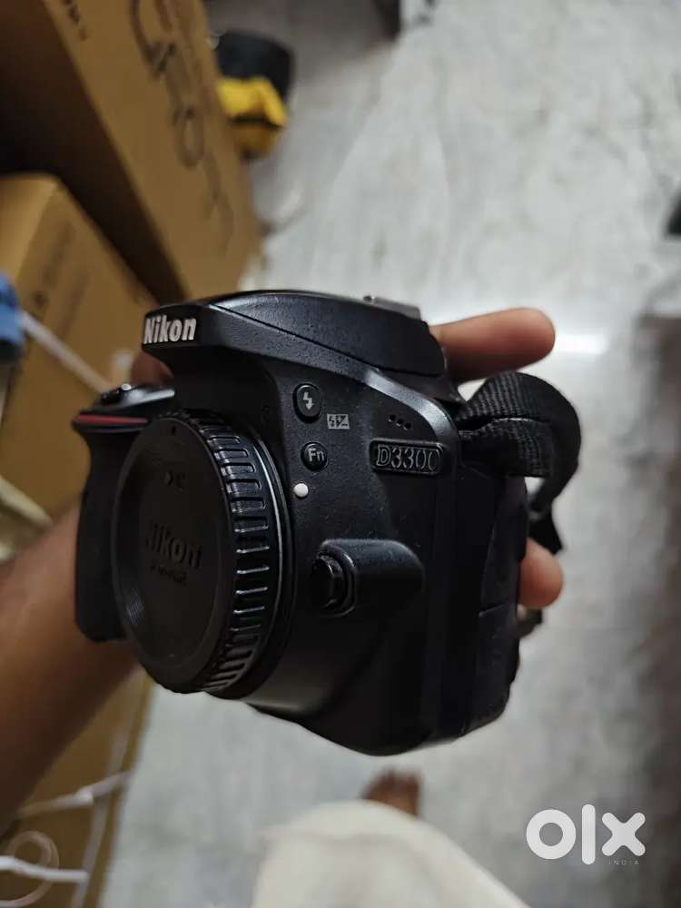 Selling Nikon d3300 5 years old is for 18000