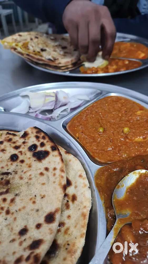 Chinese cook for choumin and momos making