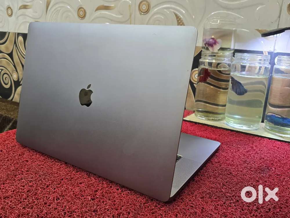 Apple Macbook Pro i9/16/512gb/5.5gb Graphics Touchbar Touch iD