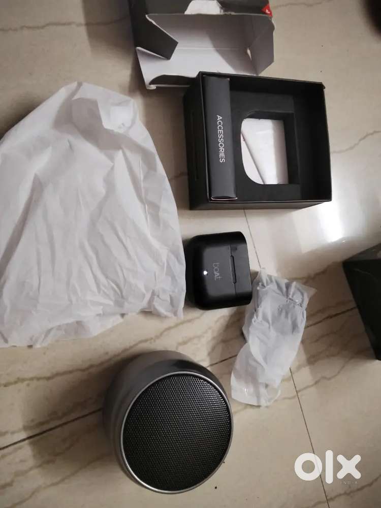 Boat earbuds and Dubstep speaker