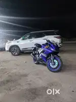 R15 V3 Fully showroom condition.Bss 9500 km chala hai Fully new bike