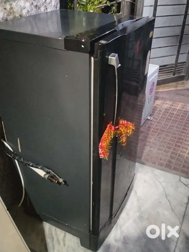 Godrej fridge in good Condition totally Original noteven repaired once
