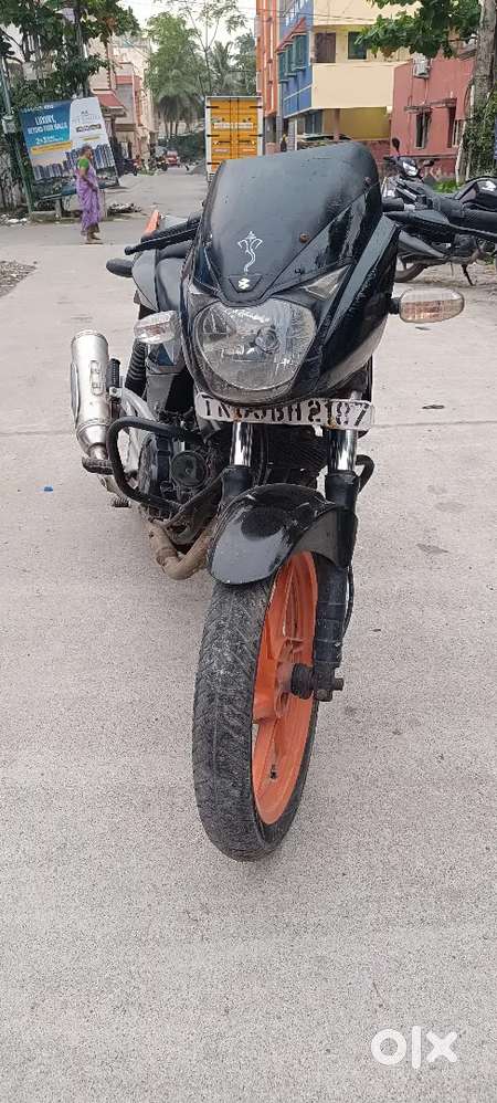 Pulsar 220 Street Fighter limited Edition