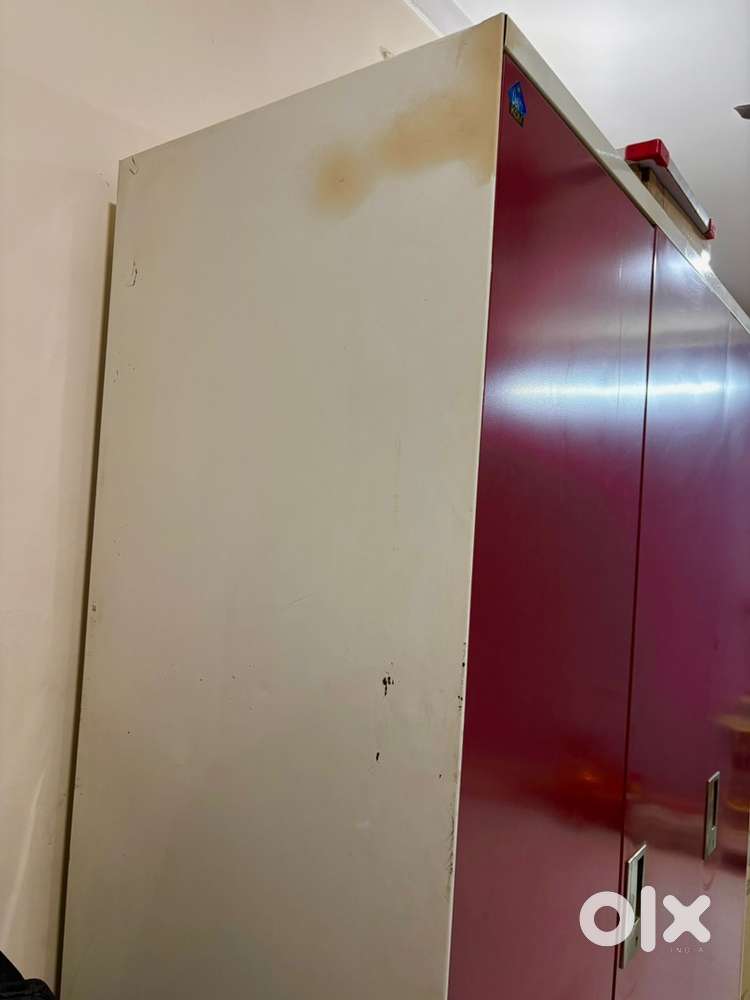 Almira wardrobe for sale only 5 years old great condition